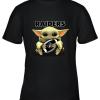 Baby Yoda Loves The Oakland Raiders Star Wars NFL Youth T-Shirt –