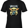 Baby Yoda Loves The Philadelphia Eagles Star Wars NFL Youth T-Shirt –