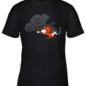 Cleveland Browns Snoopy Plays The Football Game Youth T-Shirt –