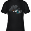 Philadelphia Eagles Snoopy Plays The Football Game Youth T-Shirt –