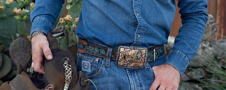how to put on a belt buckle