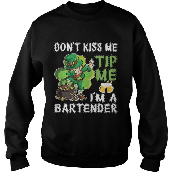 Leprechaun dabbing don’t kiss me tip me I’m a bartender shirt