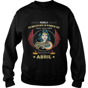 Nunca subestime o poder de uma mulher abril camiseta Shirt 3