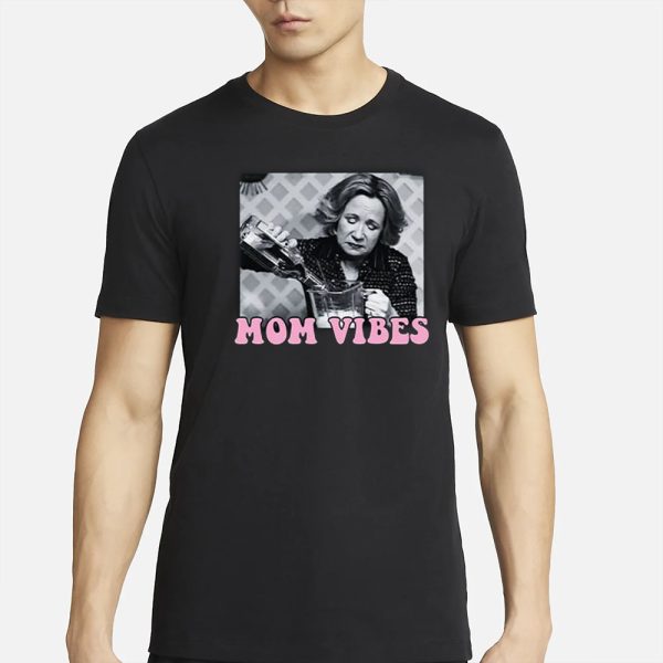 Kitty Foreman Mom Vibes T-Shirt