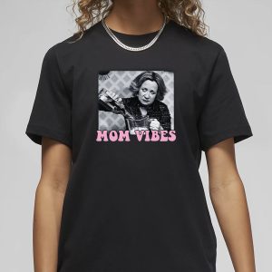 Kitty Foreman Mom Vibes T Shirt 2