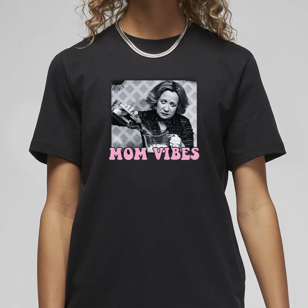 Kitty Foreman Mom Vibes T-Shirt