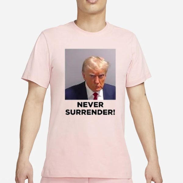 TRUMP MUGSHOT NEVER SURRENDER T-SHIRT