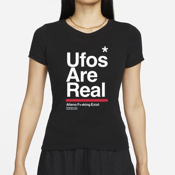 Tom Delonge Wearing Ufos Are Real Aliens Fucking Exist T-Shirt